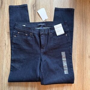 NWT Calvin Klein Mid Rise Skinny Size 29